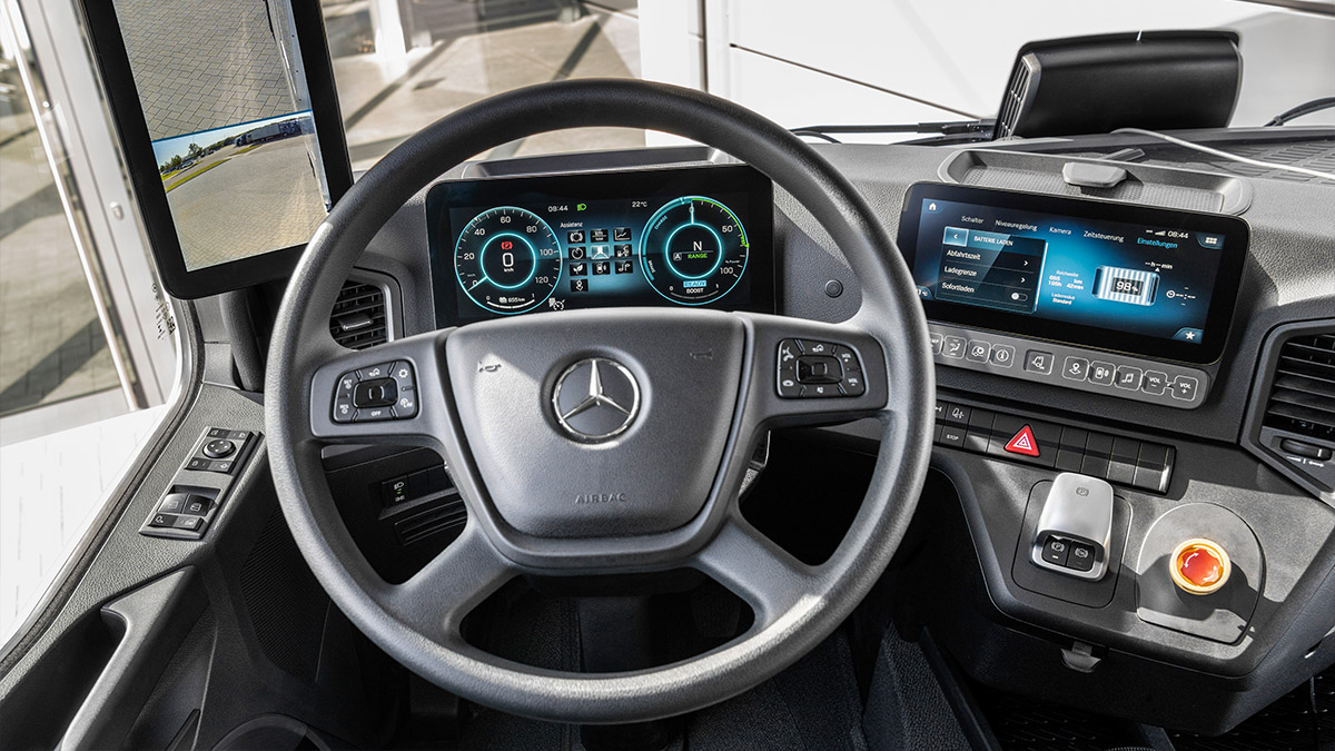 Interieur des Mercedes-Benz eActros bei Autohaus Riess