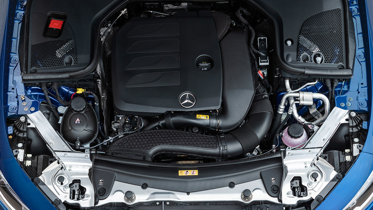 Mercedes-Benz CLS Technik Ansicht des Motorraums bei Autohaus Riess
