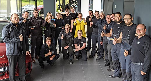 Die Autohaus Riess-Mitarbeiter erhalten drei Service-Auszeichnungen am Stammsitz in Tuttlingen